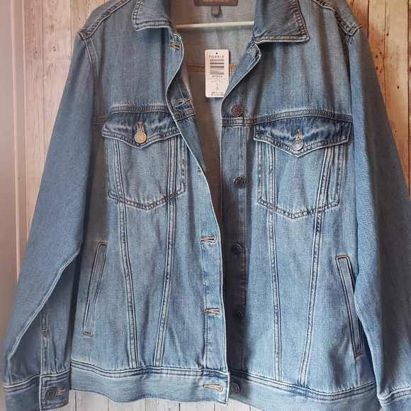 NWOT TORRID TRUCKER JEAN JACKET - Picture 4 of 8
